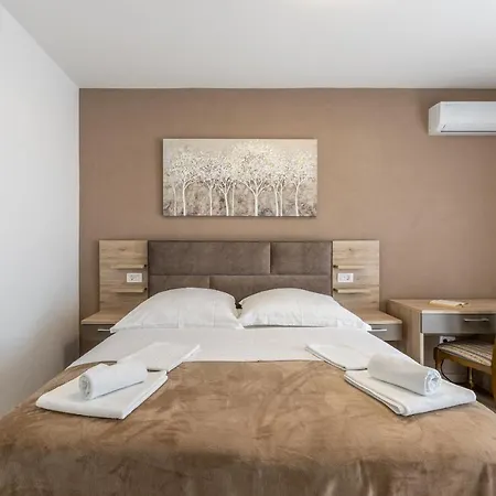 Senator 3* Podstrana