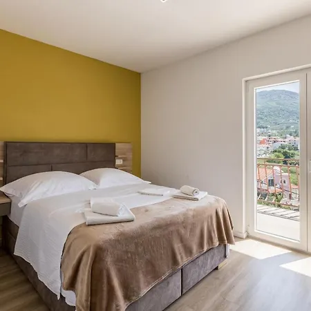 Pensión Senator Podstrana