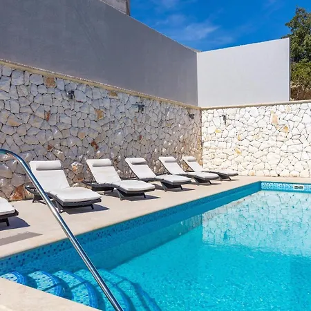 Senator Pensión Podstrana