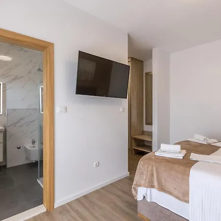 ゲストハウス Senator