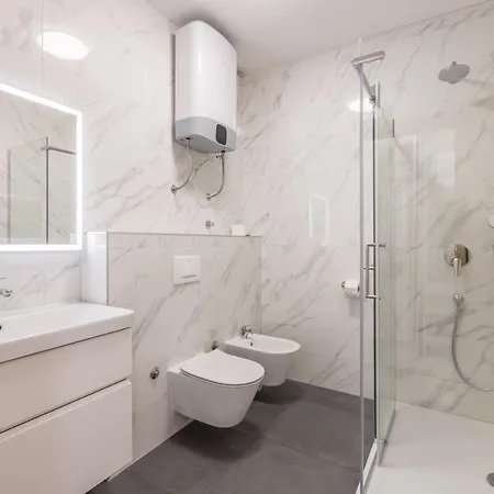 Senator بيت ضيافة 3*