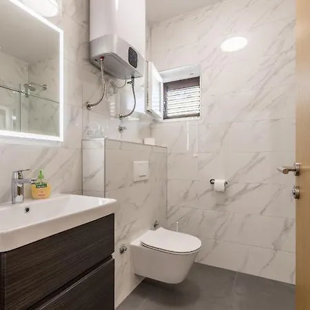 ゲストハウス Senator