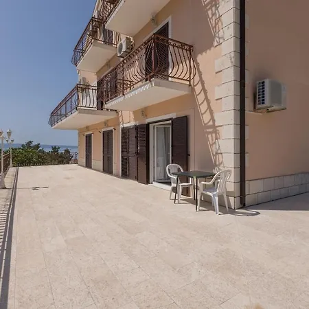 بيت ضيافة Senator بودْسْتغانا