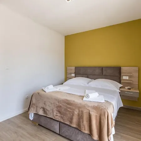 بيت ضيافة Senator