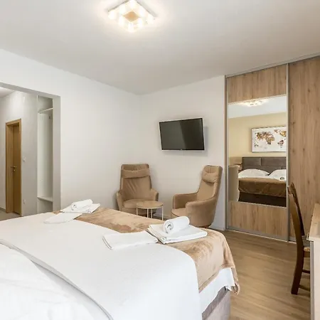 Senator ポドストラナ