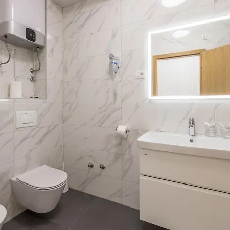 بيت ضيافة Senator 3*