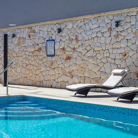 Senator بودْسْتغانا