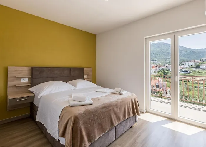 Πανσιόν Senator Ποντστράνα