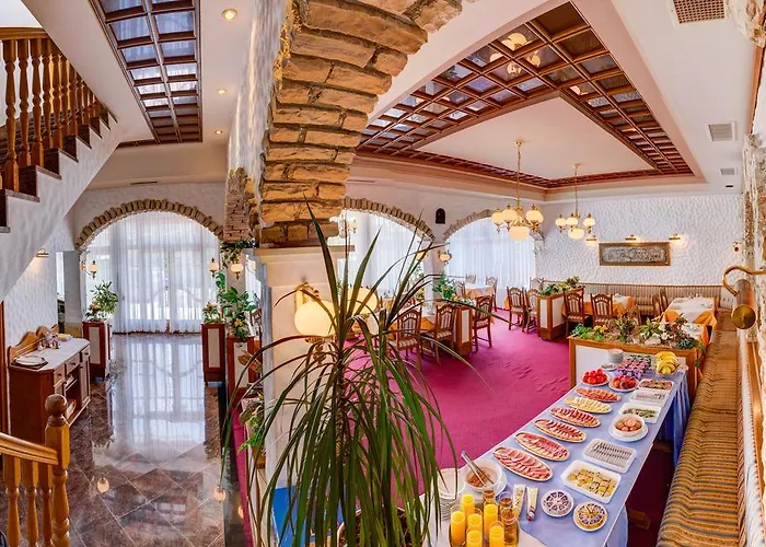 Πανσιόν Senator Ποντστράνα